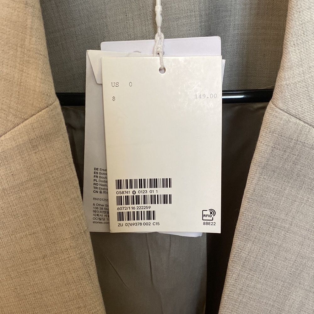 & OTHER STORIES Los Angeles atelier dove gray blazer